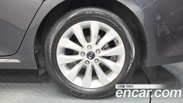 Kia K5 (II) 2.0 MX Prestige 2018 — фото 21