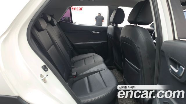 Kia Stonic 1.4 Trendy 2018 — фото 11