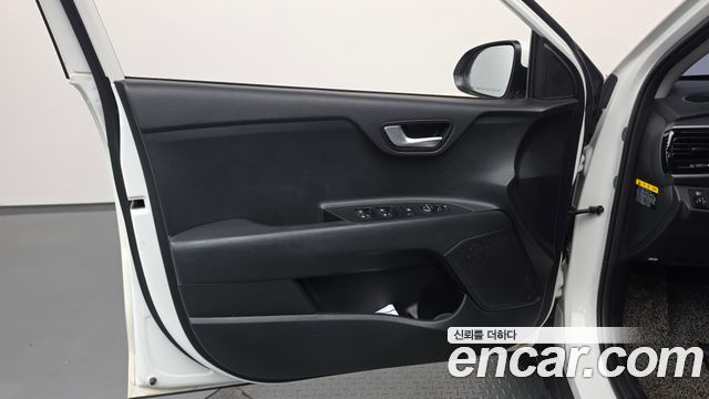Kia Stonic 1.4 Trendy 2018 — фото 24