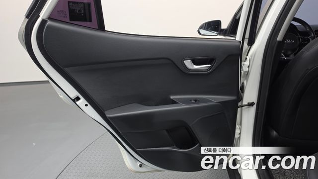 Kia Stonic 1.4 Trendy 2018 — фото 25