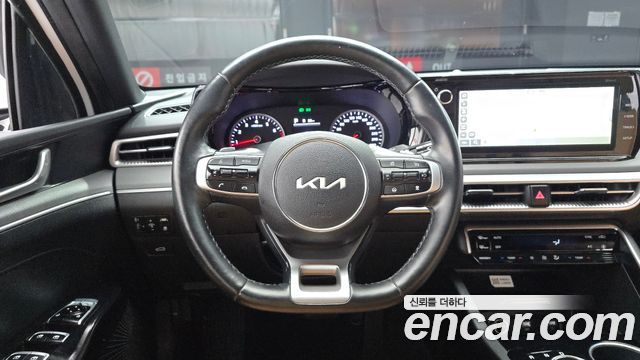 Kia K5 (III) 1.6 Turbo Prestige 2023 — фото 13