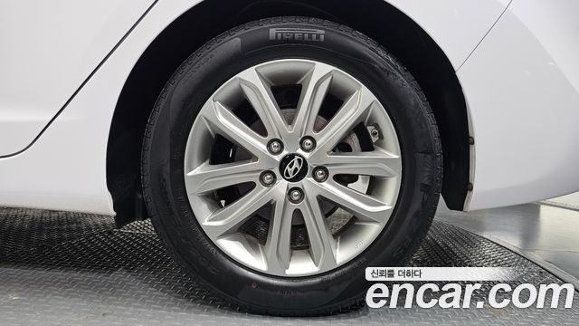 Hyundai Avante 1.6 GDi Modern Standard 2015 — фото 21