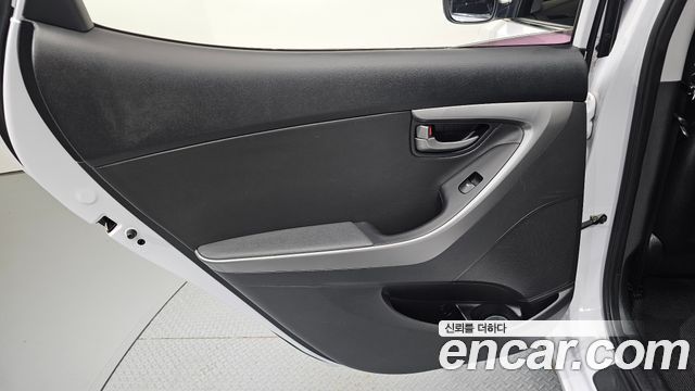 Hyundai Avante 1.6 GDi Modern Standard 2015 — фото 25