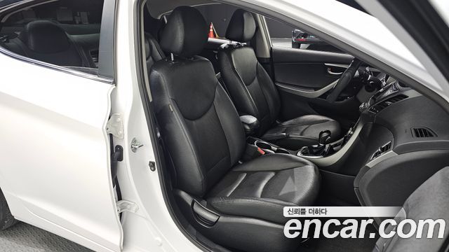 Hyundai Avante 1.6 GDi Modern Standard 2015 — фото 26