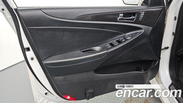 Hyundai Sonata The Brilliant CVVL Premium 2014 — фото 24