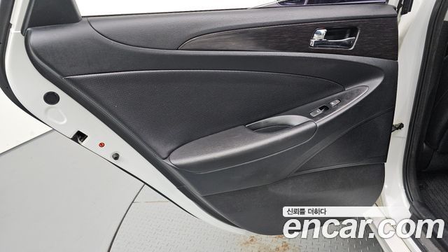 Hyundai Sonata The Brilliant CVVL Premium 2014 — фото 25