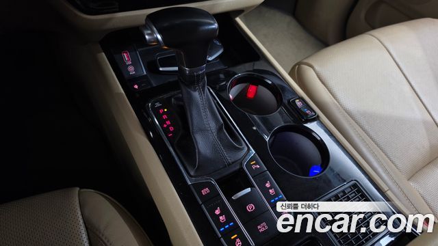 Kia Carnival 9-Seater Hi-Limousine Noblesse Special 2019 — фото 9