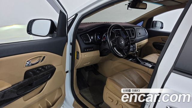Kia Carnival 9-Seater Hi-Limousine Noblesse Special 2019 — фото 10