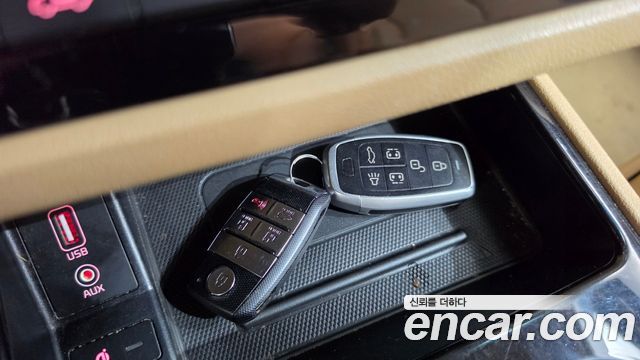 Kia Carnival 9-Seater Hi-Limousine Noblesse Special 2019 — фото 12