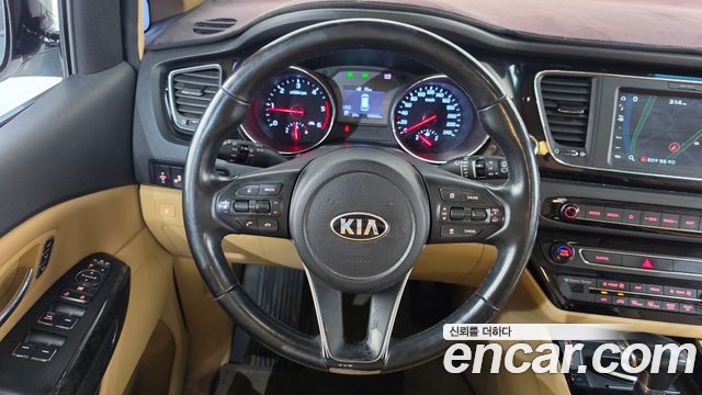 Kia Carnival 9-Seater Hi-Limousine Noblesse Special 2019 — фото 15