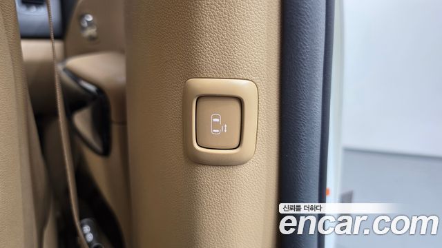 Kia Carnival 9-Seater Hi-Limousine Noblesse Special 2019 — фото 19