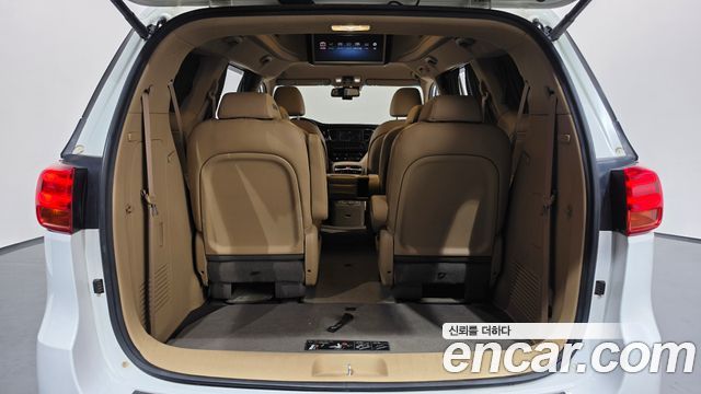Kia Carnival 9-Seater Hi-Limousine Noblesse Special 2019 — фото 20