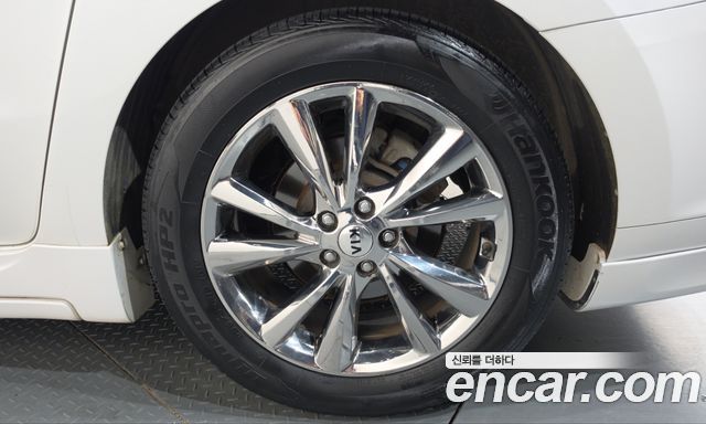 Kia Carnival 9-Seater Hi-Limousine Noblesse Special 2019 — фото 21