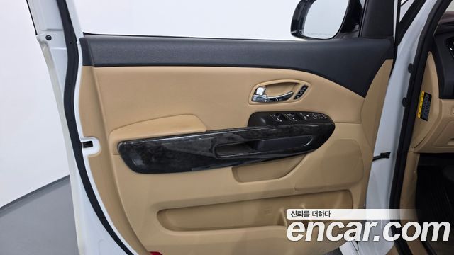 Kia Carnival 9-Seater Hi-Limousine Noblesse Special 2019 — фото 24