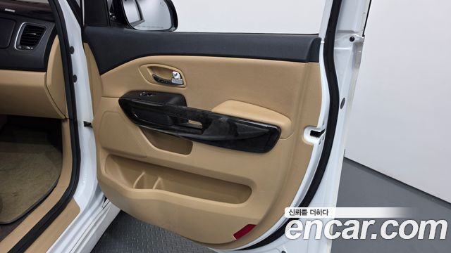 Kia Carnival 9-Seater Hi-Limousine Noblesse Special 2019 — фото 25