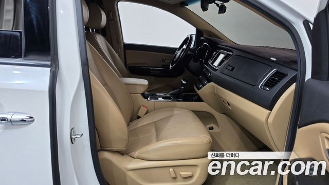 Kia Carnival 9-Seater Hi-Limousine Noblesse Special 2019 — фото 26