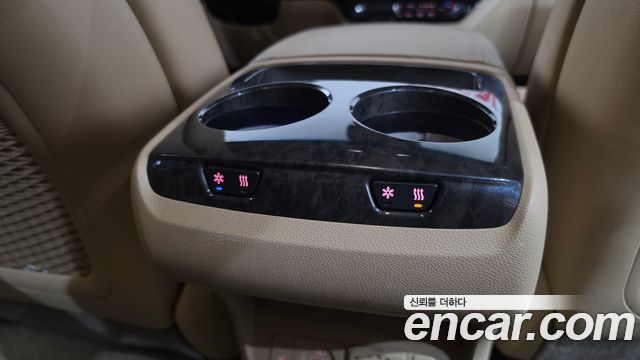 Kia Carnival 9-Seater Hi-Limousine Noblesse Special 2019 — фото 31