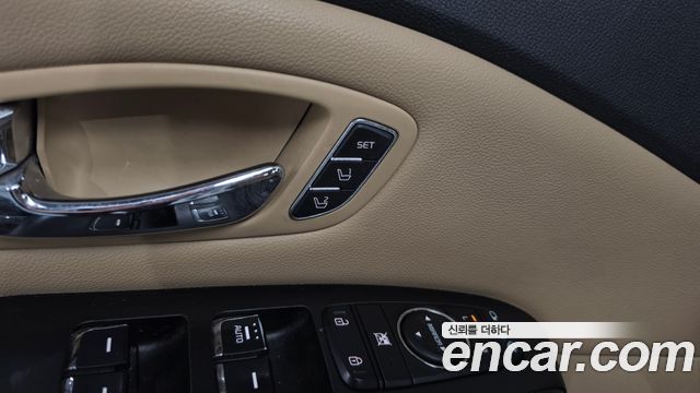 Kia Carnival 9-Seater Hi-Limousine Noblesse Special 2019 — фото 33