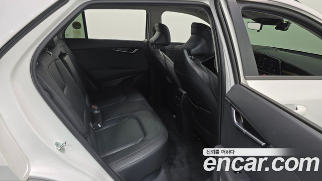 Kia Niro EV Earth 2023 — фото 11