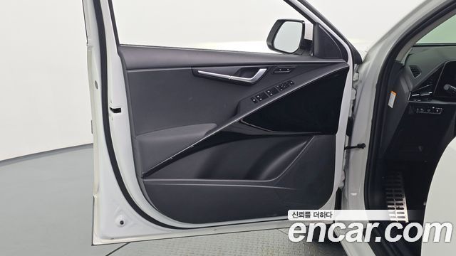 Kia Niro EV Earth 2023 — фото 24