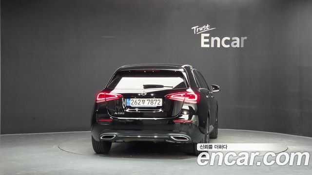 Mercedes-Benz A-Class (W177) A220 Hatchback 2023 — фото 4