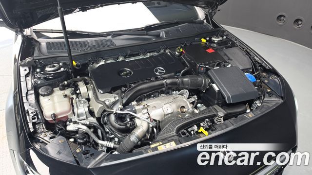 Mercedes-Benz A-Class (W177) A220 Hatchback 2023 — фото 6