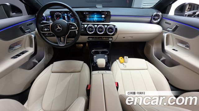 Mercedes-Benz A-Class (W177) A220 Hatchback 2023 — фото 7