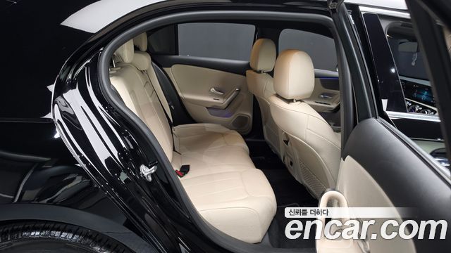 Mercedes-Benz A-Class (W177) A220 Hatchback 2023 — фото 11