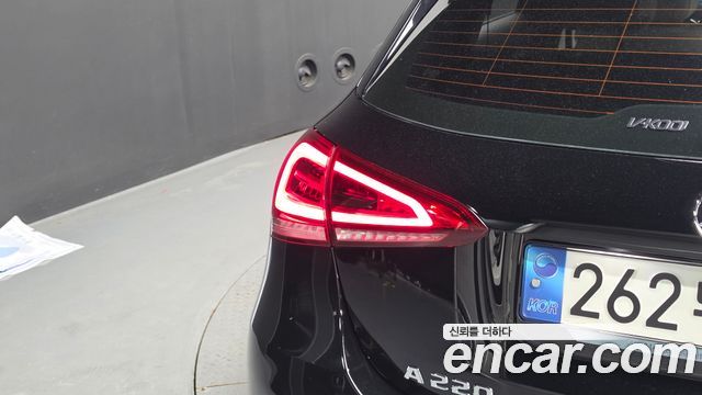Mercedes-Benz A-Class (W177) A220 Hatchback 2023 — фото 23