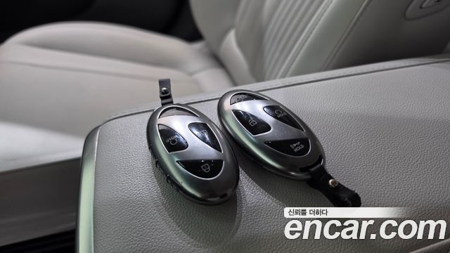 Hyundai Grandeur (GN7) 2,5 Gasoline 2WD Exclusive 2023 — фото 18