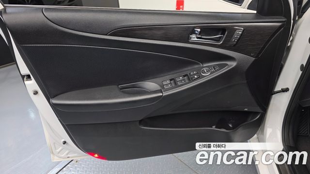 Hyundai Sonata The Brilliant CVVL Premium 2013 — фото 24