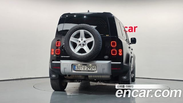 Land Rover Defender (L663) 110 D250 SE 2022 — фото 4