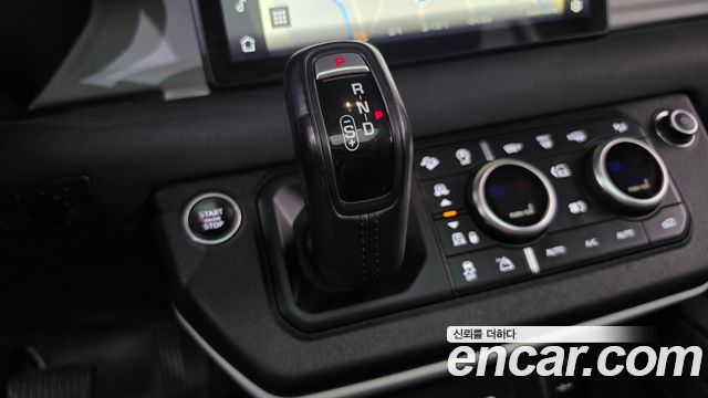 Land Rover Defender (L663) 110 D250 SE 2022 — фото 9
