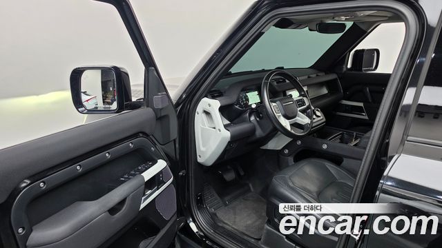 Land Rover Defender (L663) 110 D250 SE 2022 — фото 10