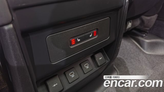 Land Rover Defender (L663) 110 D250 SE 2022 — фото 15