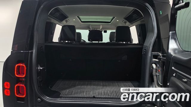 Land Rover Defender (L663) 110 D250 SE 2022 — фото 18