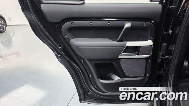 Land Rover Defender (L663) 110 D250 SE 2022 — фото 25
