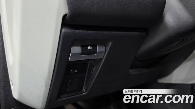 Land Rover Defender (L663) 110 D250 SE 2022 — фото 27