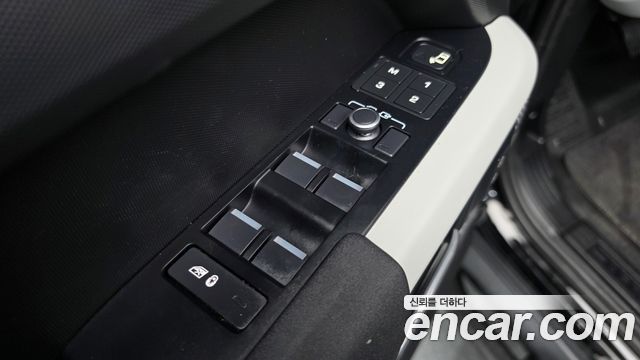 Land Rover Defender (L663) 110 D250 SE 2022 — фото 29