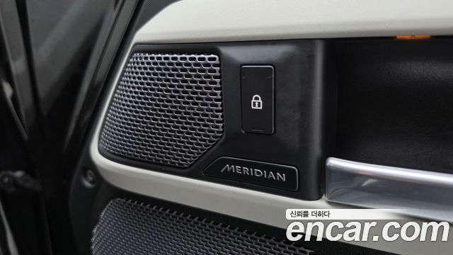 Land Rover Defender (L663) 110 D250 SE 2022 — фото 32