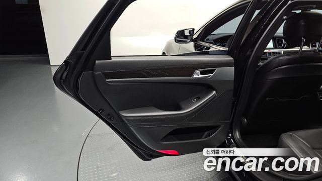 Genesis G80 3.3 GDI AWD Luxury 2019 — фото 25