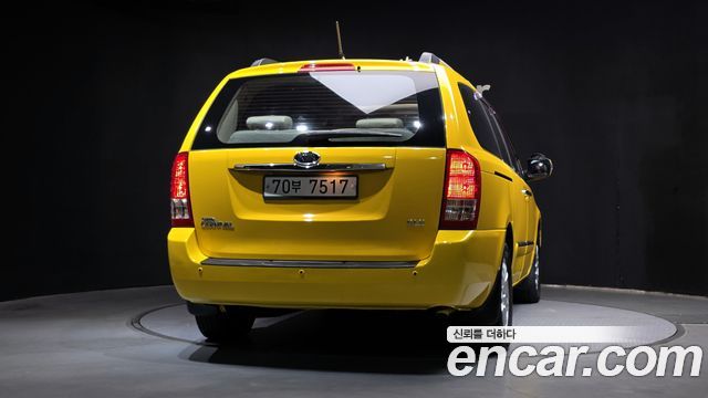 Kia Carnival R School Bus 2012 — фото 4