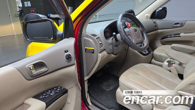 Kia Carnival R School Bus 2012 — фото 10