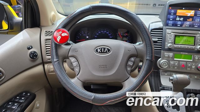 Kia Carnival R School Bus 2012 — фото 13
