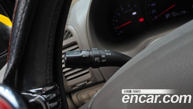 Kia Carnival R School Bus 2012 — фото 17