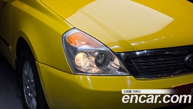 Kia Carnival R School Bus 2012 — фото 22