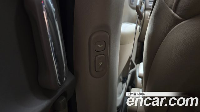 Kia Carnival R School Bus 2012 — фото 29