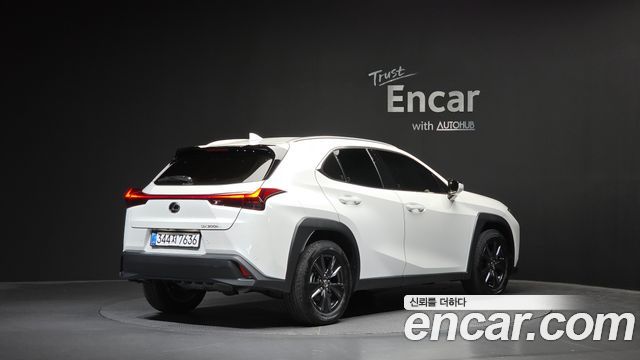 Lexus UX300h 2.0 2WD 2026 — фото 2