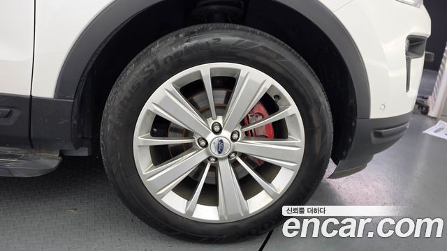 Ford Explorer 2.3 Limited 4WD 5th 2019 — фото 5