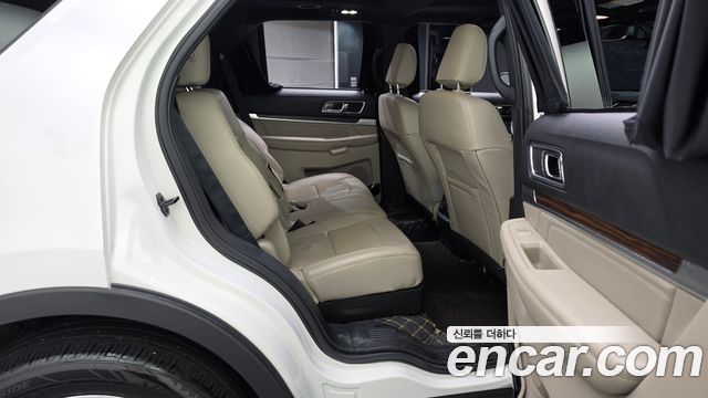 Ford Explorer 2.3 Limited 4WD 5th 2019 — фото 12